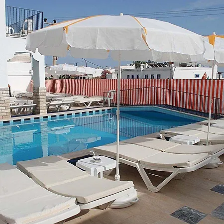 Sky Vela & Hotel 3*