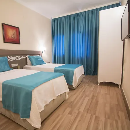 Sky Vela & Hotel 3*