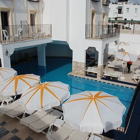 Sky Vela & Hotel 3*