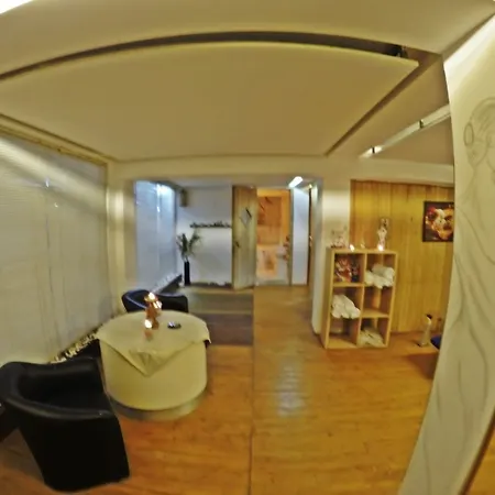 Sky Vela & Hotel 3*