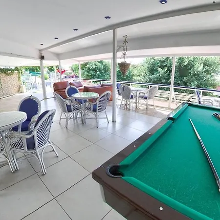 Sky Vela & גומבט