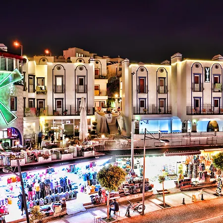 Sky Vela & מלון 3*