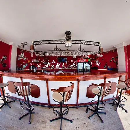 Sky Vela & מלון 3*