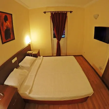 Sky Vela & גומבט