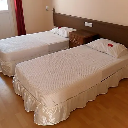 Sky Vela & Hotel 3*