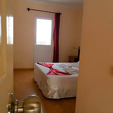 Sky Vela & Hotel 3*